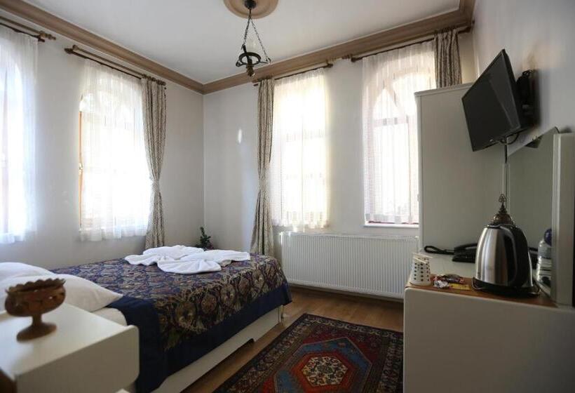 Номер Стандарт Вид на Город, Akuzun