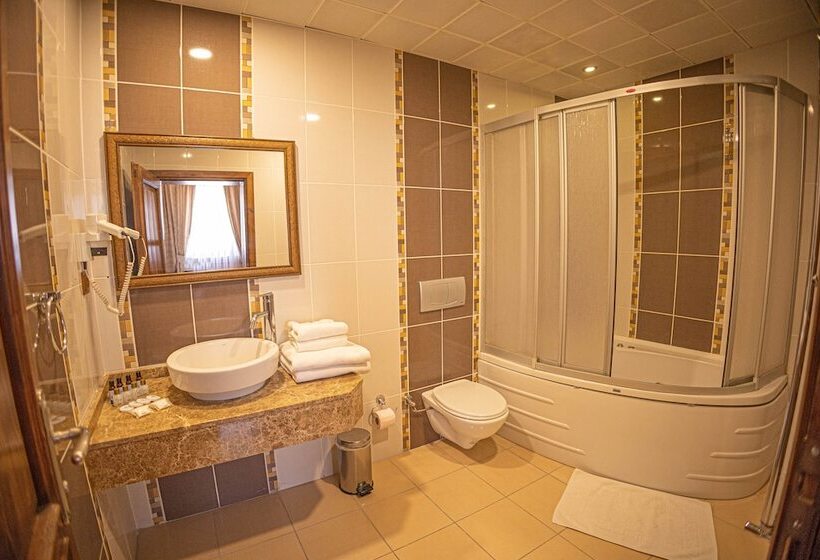 Номер Deluxe, Akuzun