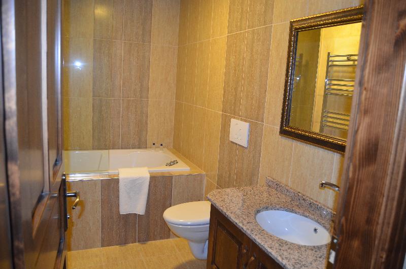 Номер Deluxe, Akuzun