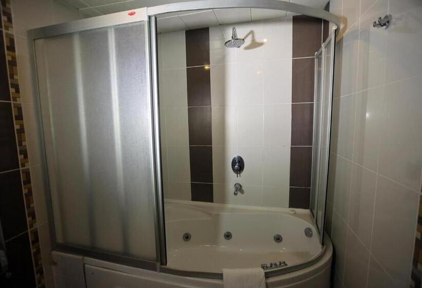 Номер Deluxe, Akuzun