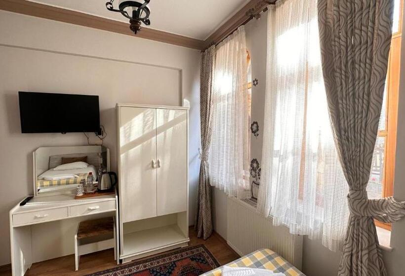 Номер Стандарт Вид на Город, Akuzun