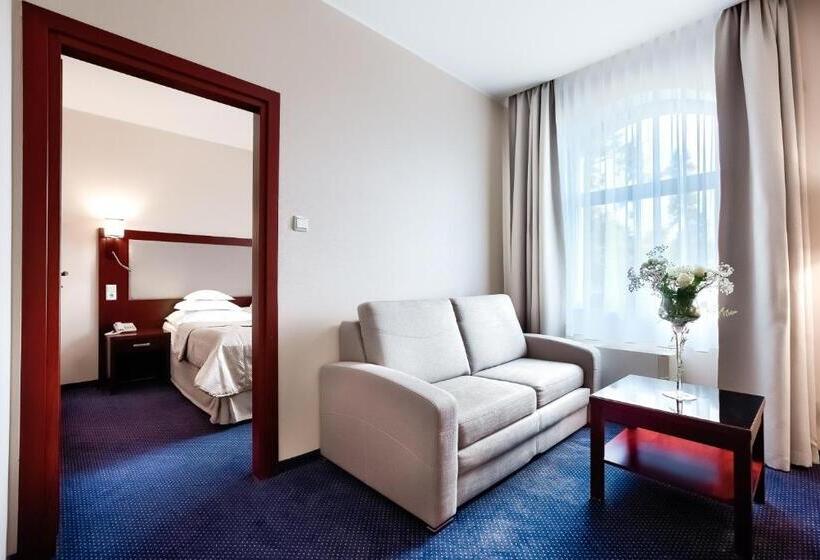 标准工作室, Atrium