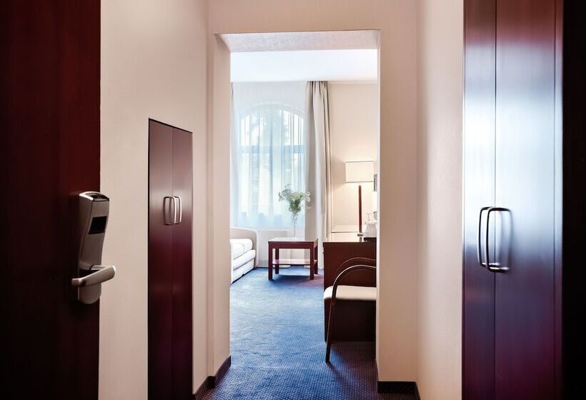 标准工作室, Atrium