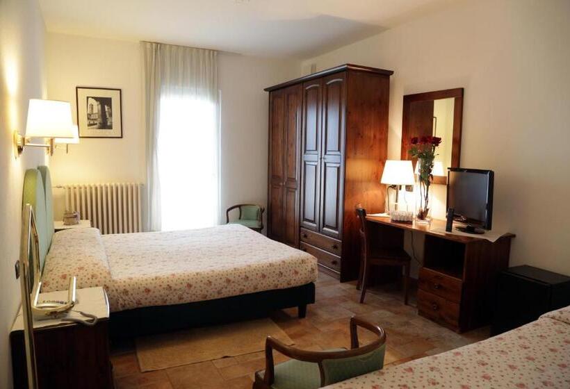 اتاق استاندارد سه نفره, Aurora