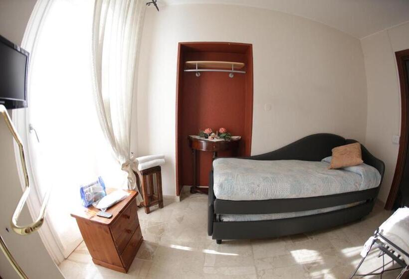 اتاق خانوادگی, Aurora