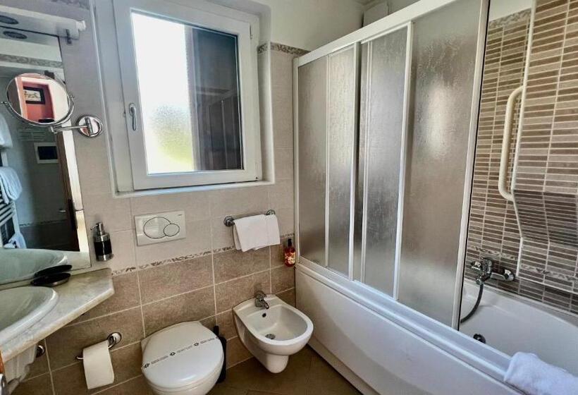 اتاق خانوادگی, Aurora