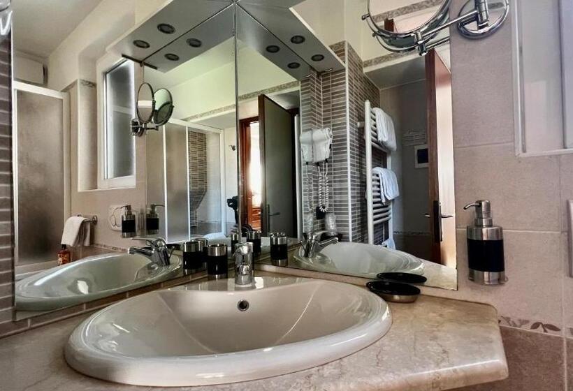 اتاق خانوادگی, Aurora