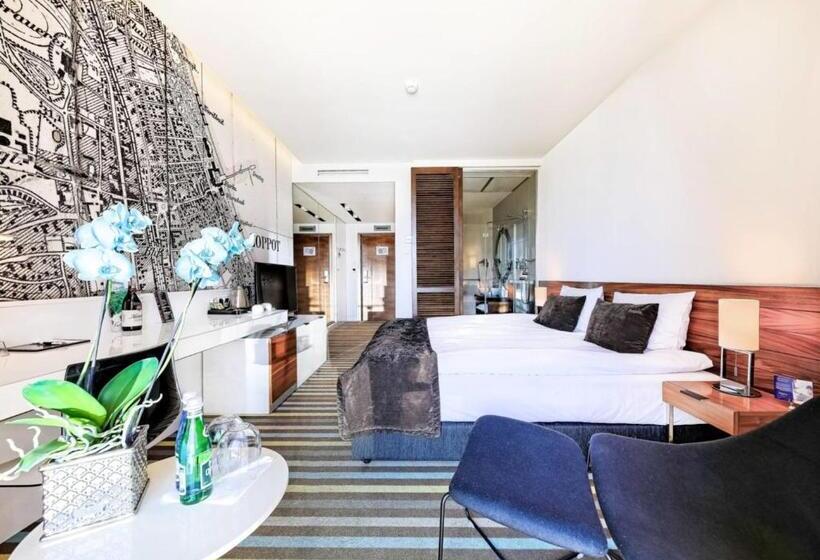 اتاق لوکس, Bayjonn Boutique