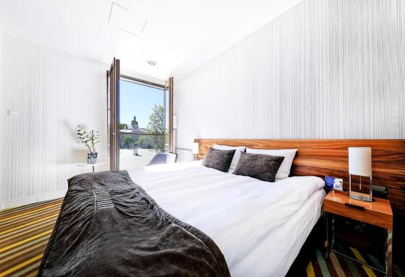 اتاق لوکس, Bayjonn Boutique