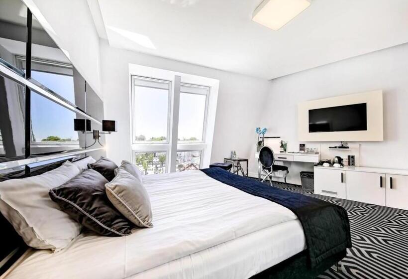 اتاق کلاسیک, Bayjonn Boutique