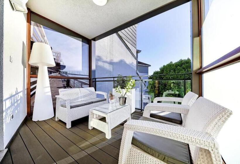 Classic Interior Room, Bayjonn Boutique