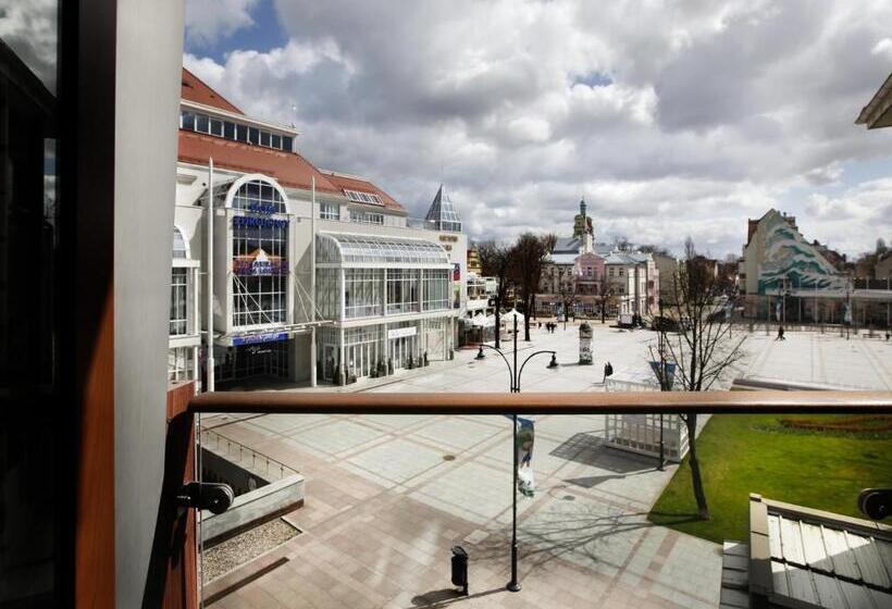 اتاق لوکس با بالکن, Bayjonn Boutique