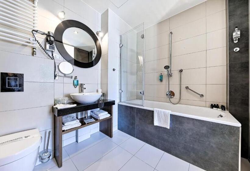 اتاق لوکس, Bayjonn Boutique