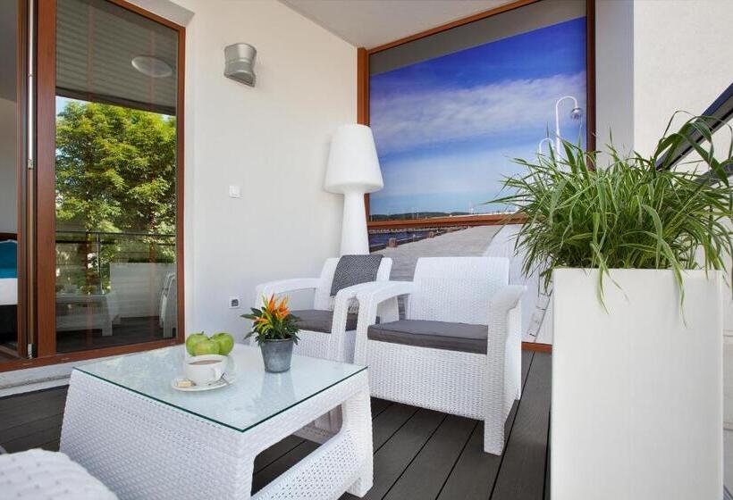 Classic Interior Room, Bayjonn Boutique