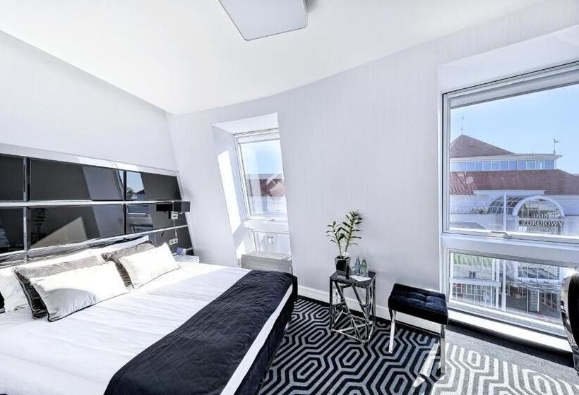 اتاق لوکس, Bayjonn Boutique