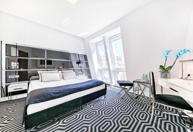 اتاق لوکس, Bayjonn Boutique