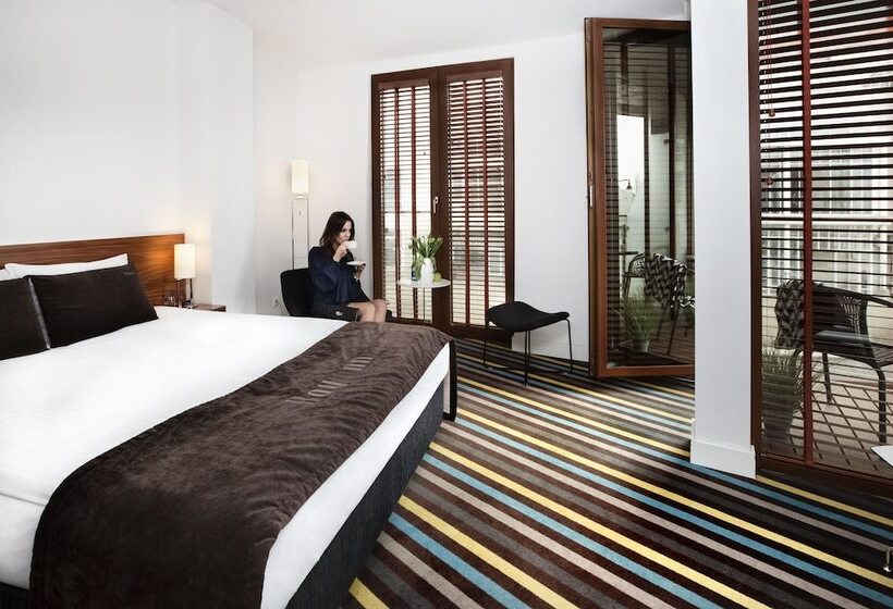 اتاق لوکس, Bayjonn Boutique