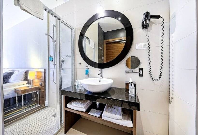 اتاق لوکس, Bayjonn Boutique