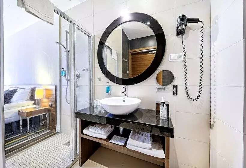 اتاق لوکس, Bayjonn Boutique