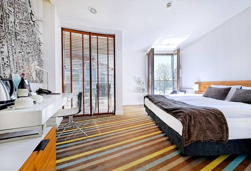 اتاق لوکس با بالکن, Bayjonn Boutique