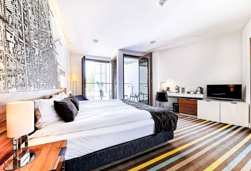 اتاق لوکس با بالکن, Bayjonn Boutique