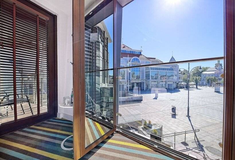 اتاق لوکس با بالکن, Bayjonn Boutique