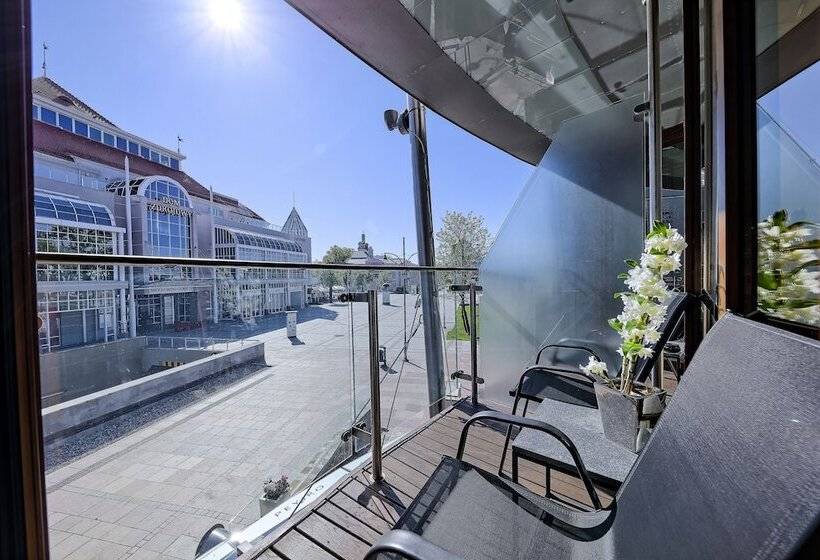 اتاق لوکس با بالکن, Bayjonn Boutique