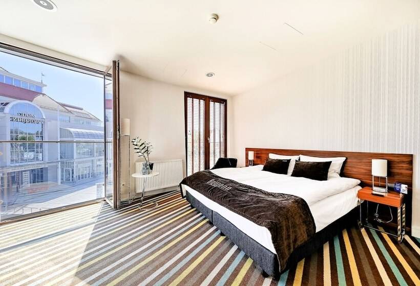 اتاق لوکس, Bayjonn Boutique