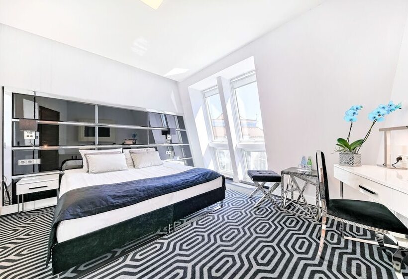 اتاق لوکس, Bayjonn Boutique