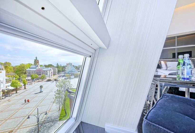 اتاق لوکس, Bayjonn Boutique