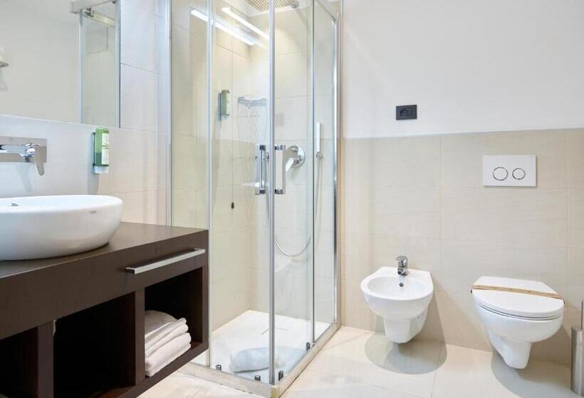 غرفة قياسية, Corona Dolomites