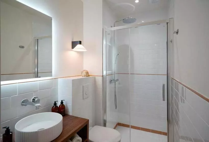 اتاق استاندارد یک نفره, Littéraire Stendhal Et Spa