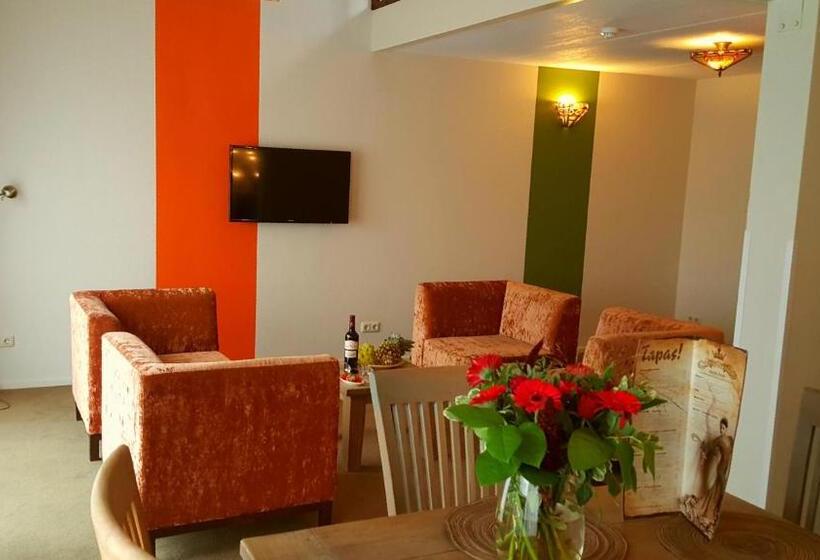 패밀리 룸, Dolores Ameland