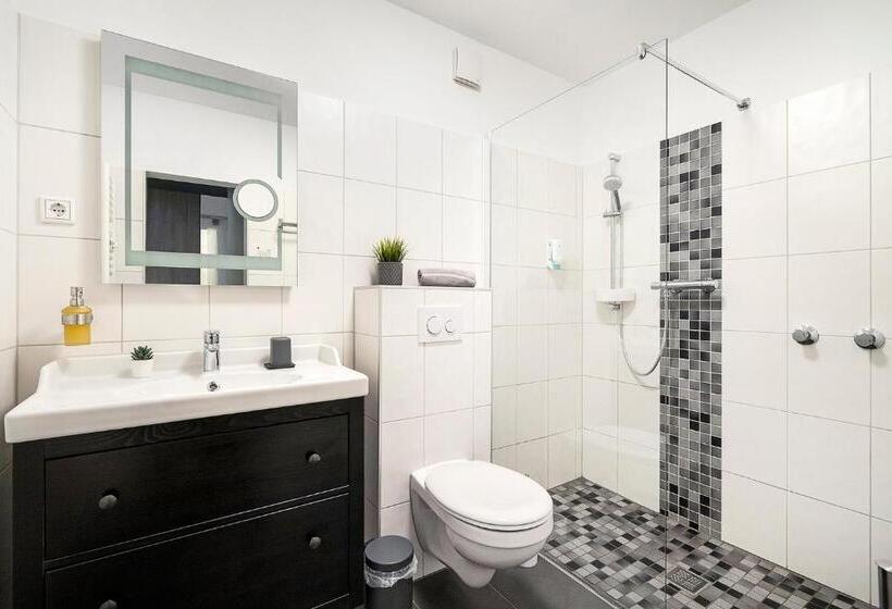 اتاق استاندارد, Marktterrassen