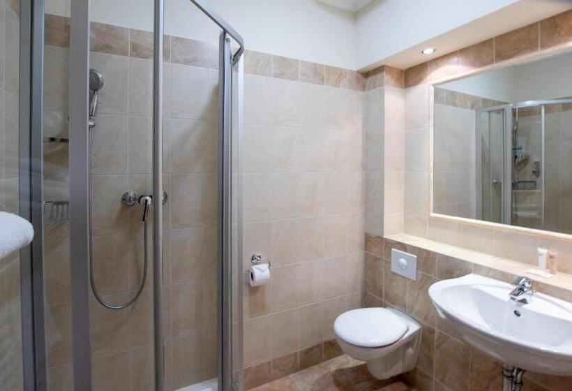 スタンダードシングルルーム, Giovanni Giacomo