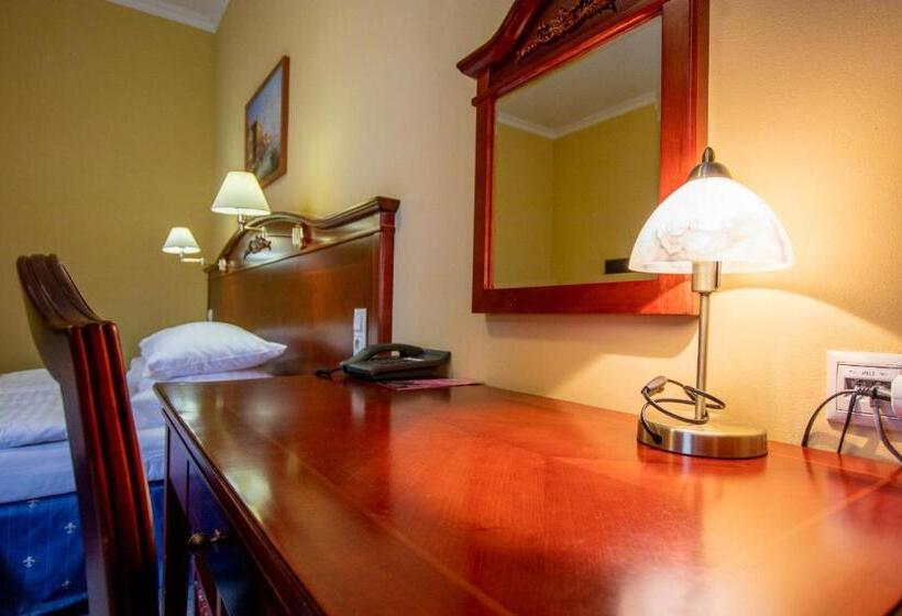 スタンダードルーム, Giovanni Giacomo