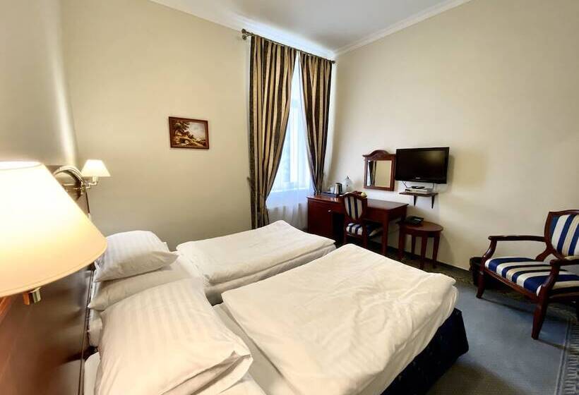 スタンダードルーム, Giovanni Giacomo