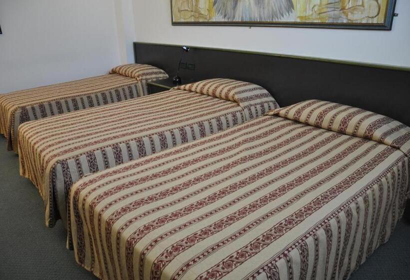 غرفة قياسية ثلاثية, Green