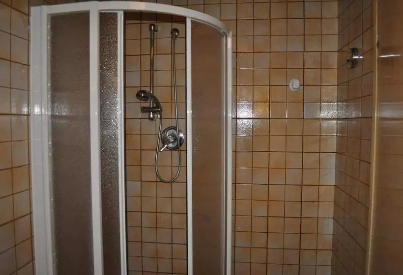 اتاق استاندارد سه نفره, Igea