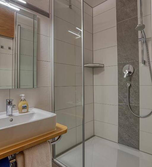 اتاق استاندارد, Jakob