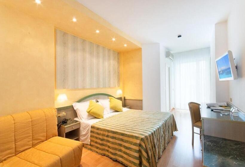 带阳台的三人标准间, Montecarlo