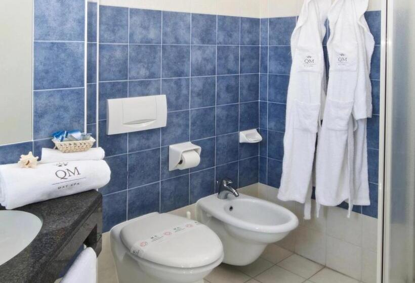 اتاق چهارنفره مدیریتی, Queen Mary