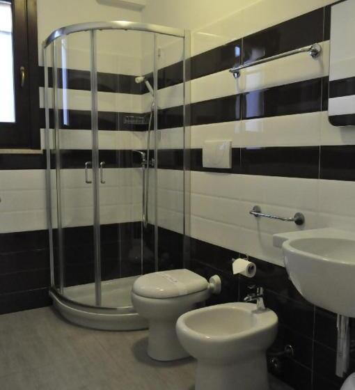 غرفة قياسية ثلاثية, Sikania