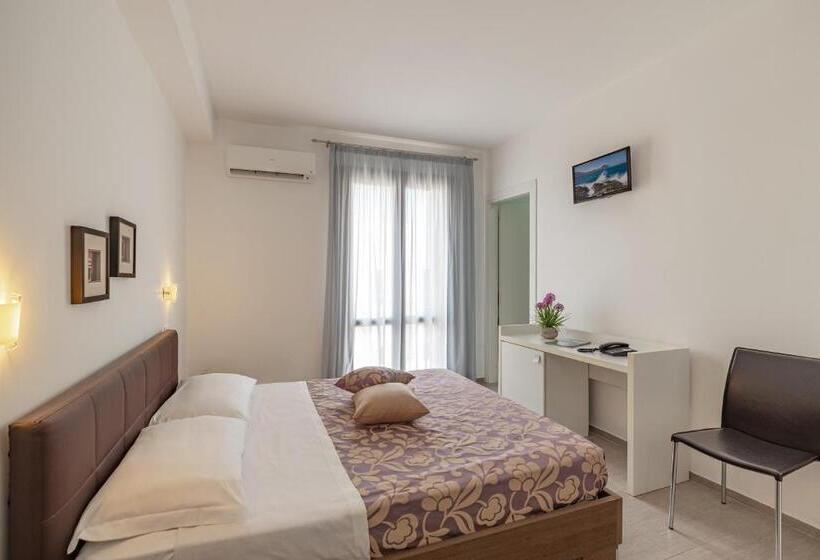 غرفة ديلوكس, Sikania