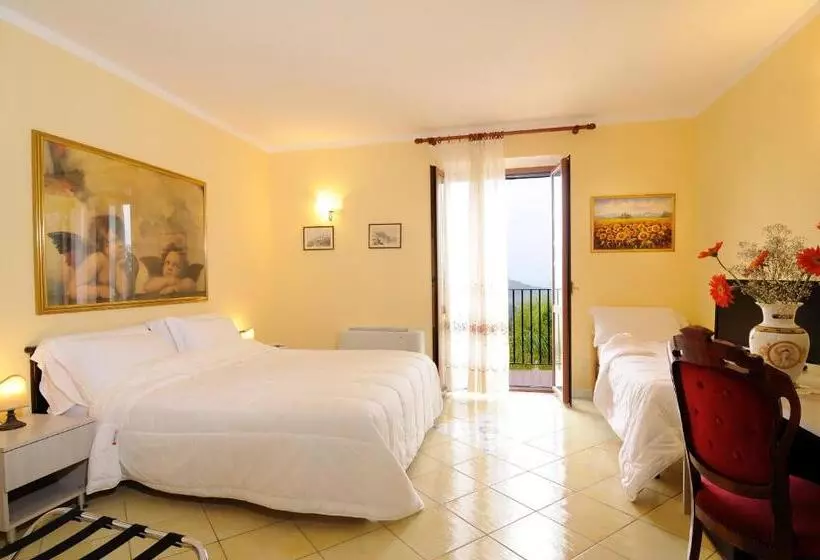 اتاق استاندارد سه نفره, Villa La Colombaia