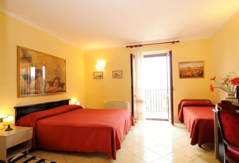 اتاق استاندارد سه نفره, Villa La Colombaia