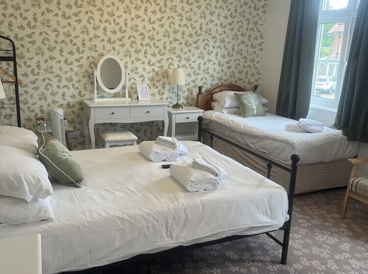 Номер Стандарт Трехместный, Penny Farthing Hotel & Cottages