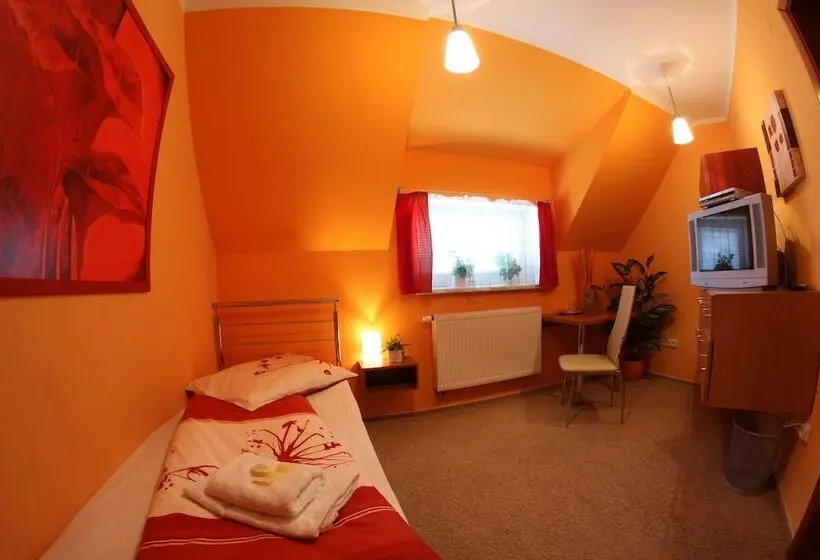 Standard Kolmen Hengen Huone, Mahleruv Penzion Na Hradbach