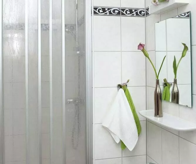 اتاق استاندارد یک نفره, Arche