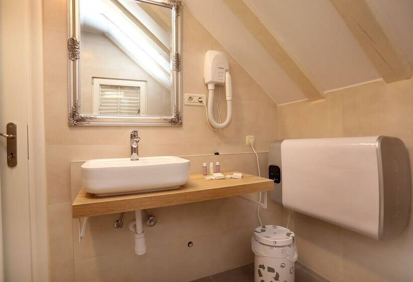 اتاق سوپریور, Villa Carrara